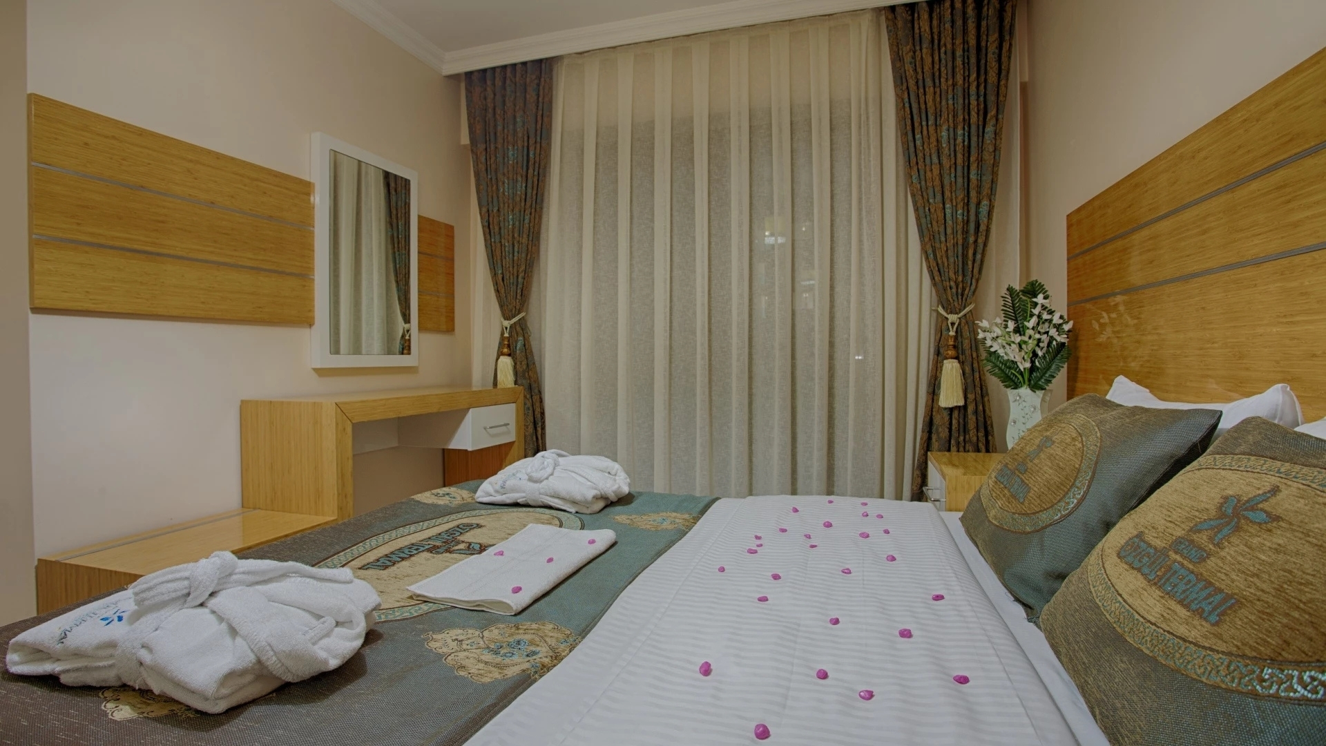 Grand Özgül Termal & SPA Tatil Köyü Standart 1+1 Suit Oda