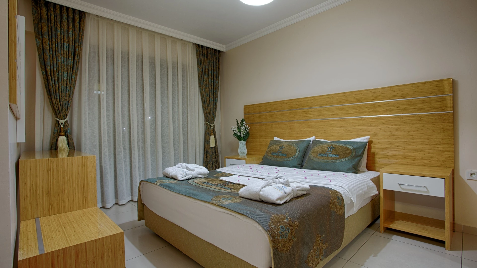 Grand Özgül Termal & SPA Tatil Köyü Standart 1+1 Havuzlu Suit